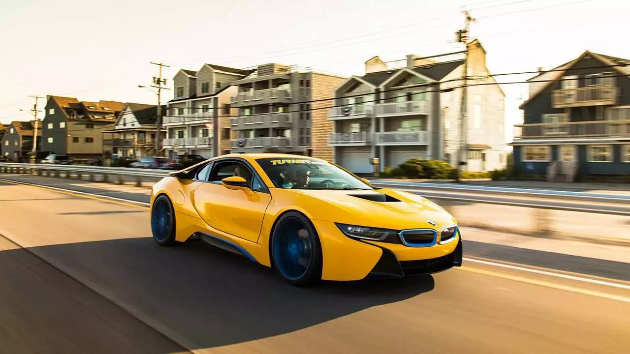 BMW i8 2019-2020 фото спереди